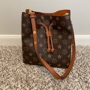 Bucket bag